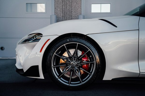 Quels sont les critères pour choisir une caméra de bord pour une moto de course ?